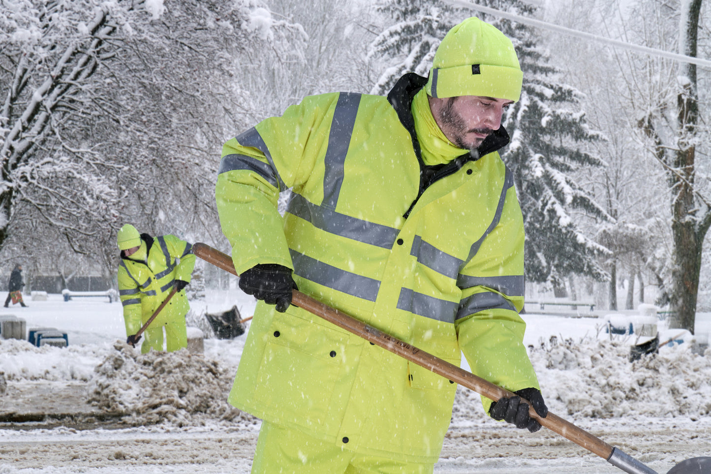 Polar_Knitted and Polar Hat_Snow Removal_1
