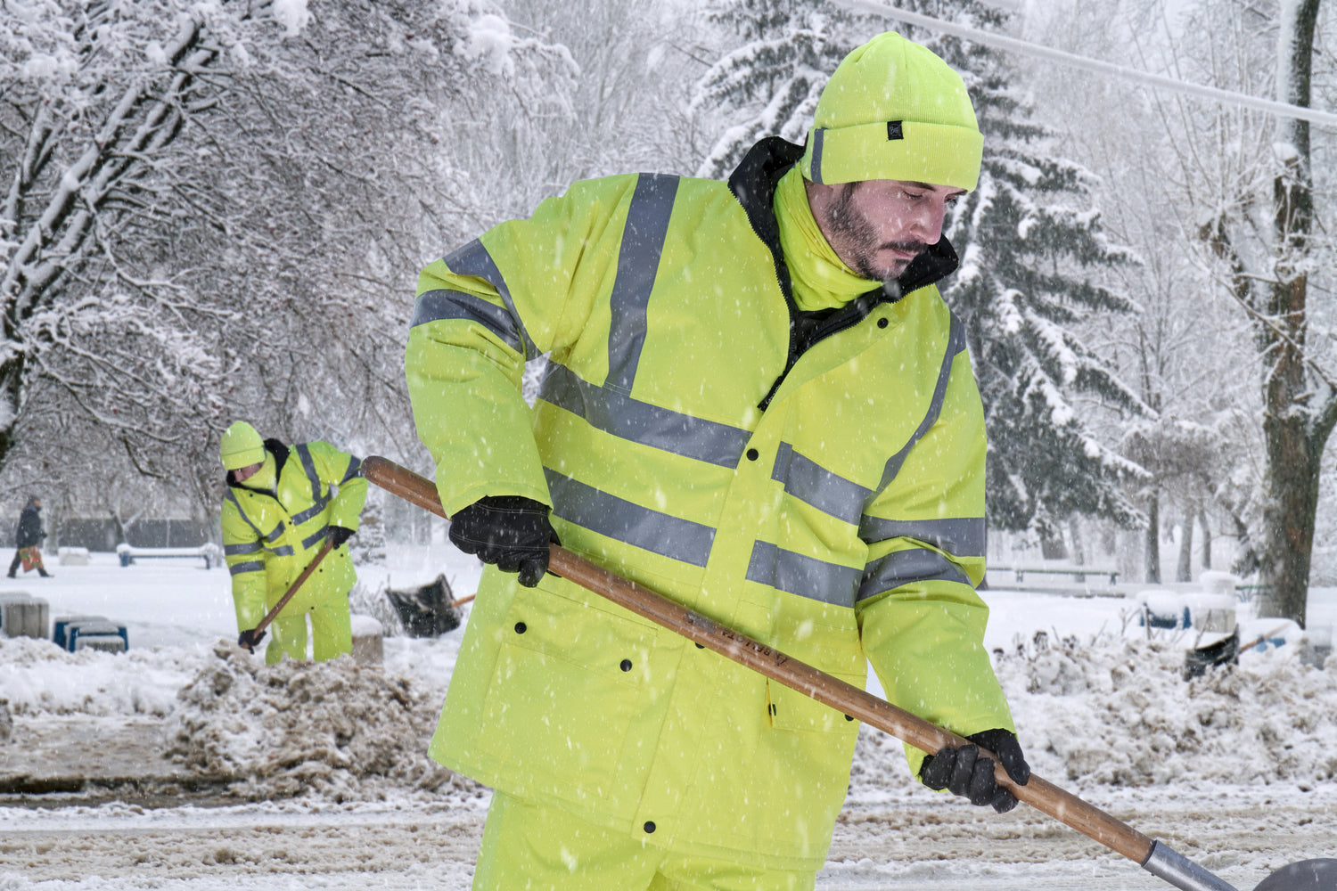 Polar_Knitted and Polar Hat_Snow Removal_1